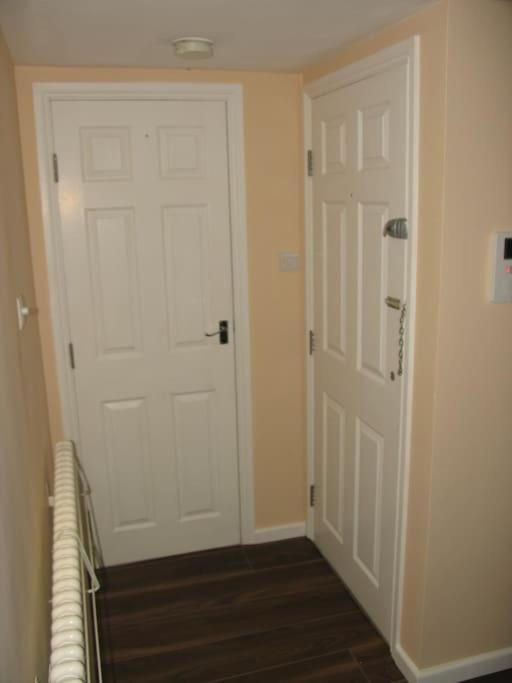 Modern Cosy Private Studio, Wifi, Ip-Tv, Must See รอมฟอร์ด ภายนอก รูปภาพ