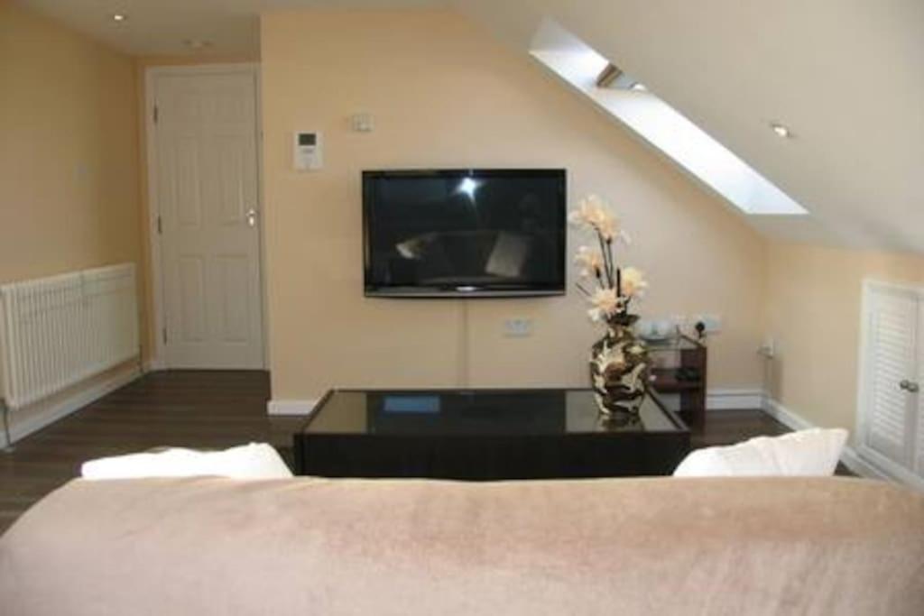 Modern Cosy Private Studio, Wifi, Ip-Tv, Must See รอมฟอร์ด ภายนอก รูปภาพ