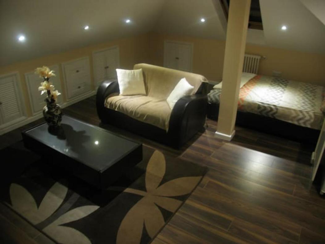 Modern Cosy Private Studio, Wifi, Ip-Tv, Must See รอมฟอร์ด ภายนอก รูปภาพ